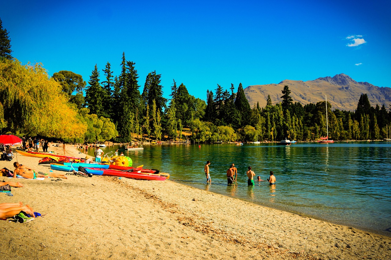 Relaxing by Lake Wakatipu in Queenstown on a budget