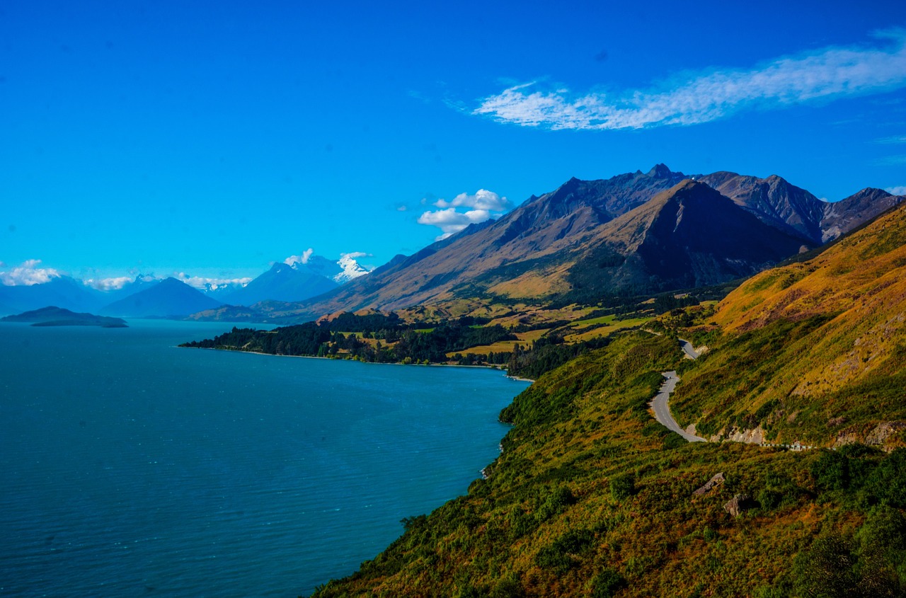 Scenic walking trails in Queenstown for budget-conscious women travellers