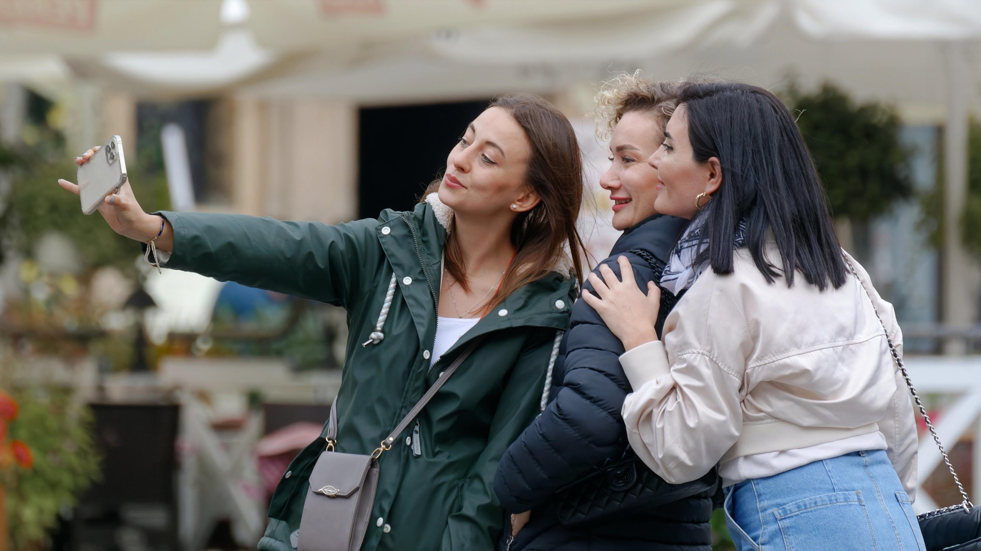 Women travelling solo making friendships on the road